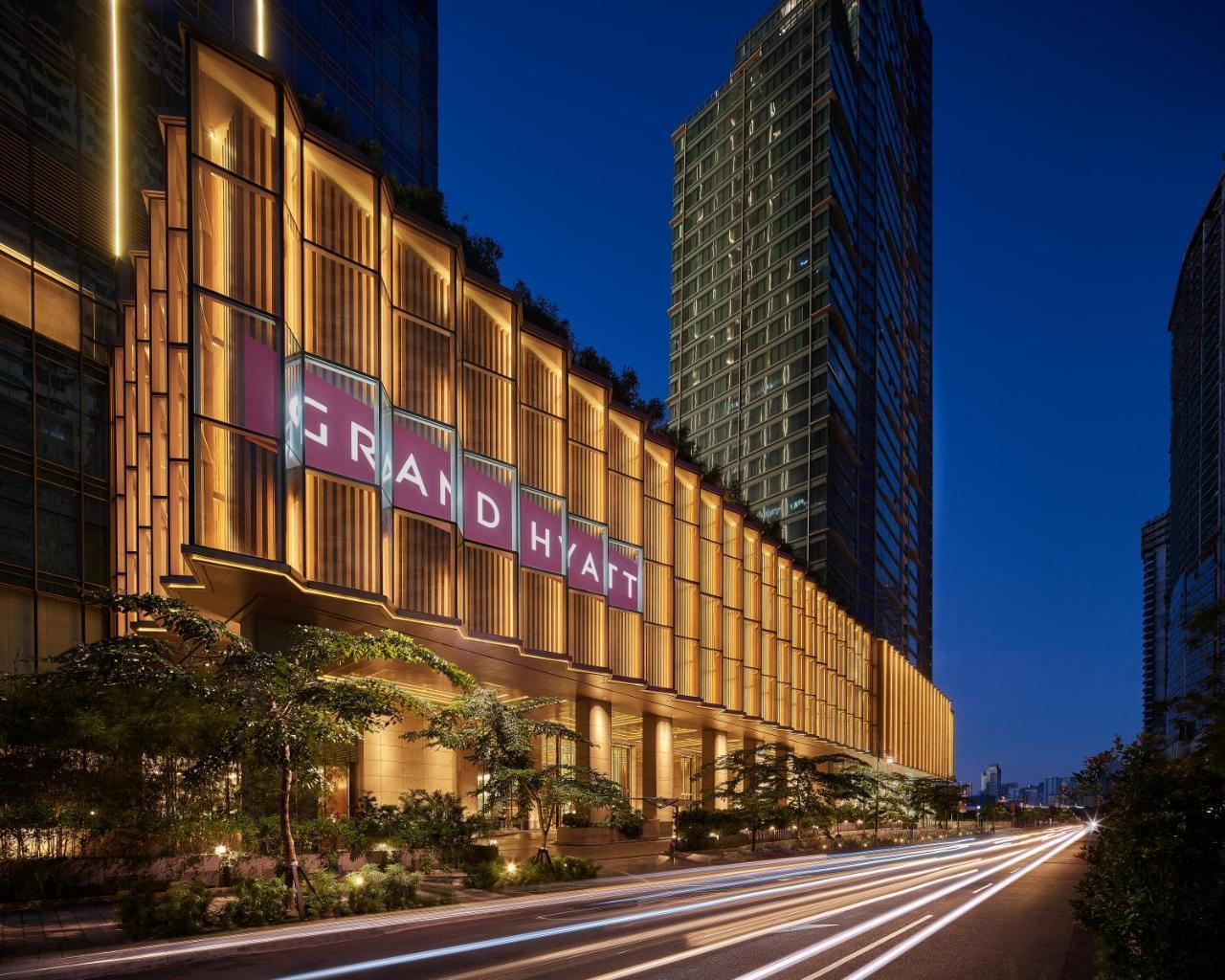 Grand Hyatt Manila Hotel Exterior photo